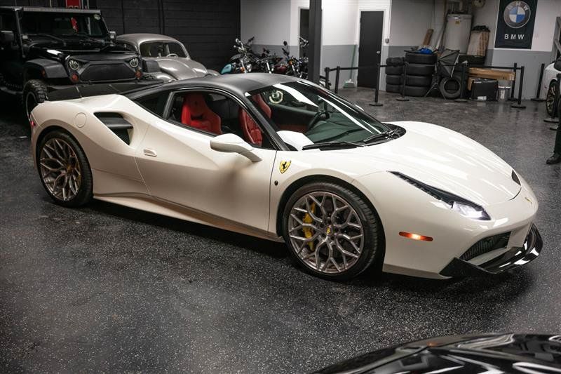 Used 2018 Ferrari 488 GTB RWD image 4