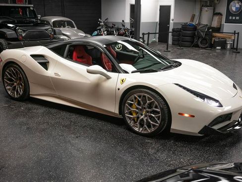 Used 2018 Ferrari 488 GTB image 4