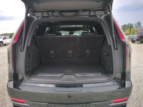 Used 2024 Cadillac Escalade Sport RWD image 31