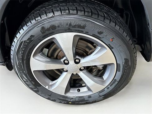 Used 2021 Jeep Cherokee Limited image 10