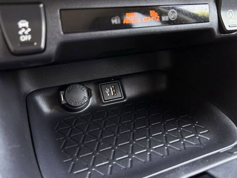 Used 2025 Toyota RAV4 LE image 22