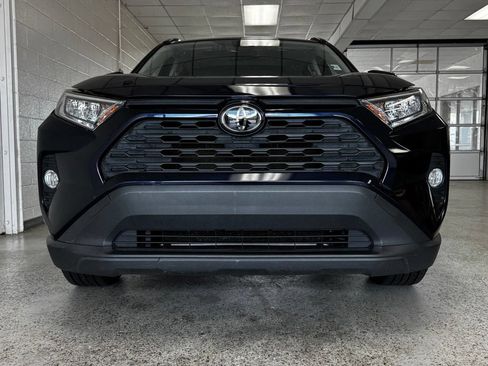 Used 2019 Toyota RAV4 XLE w/ Convenience Package FWD image 3