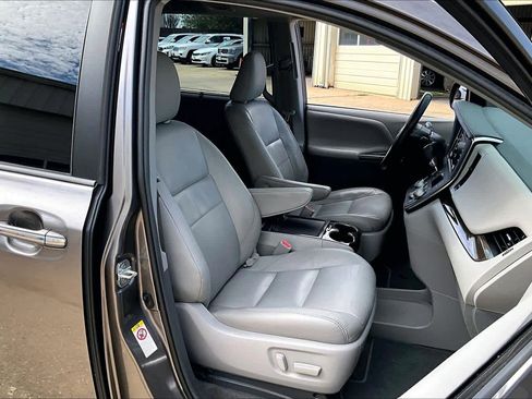 Used 2018 Toyota Sienna XLE Premium image 8