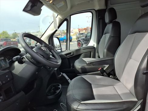 Used 2025 RAM ProMaster 2500 w/ Convenience Group FWD image 8
