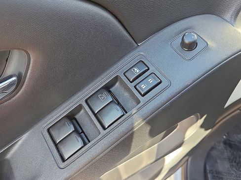 Used 2022 Nissan Frontier SV image 17