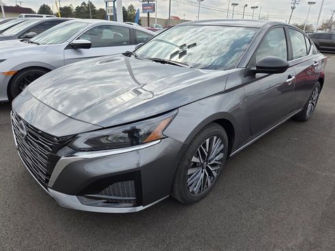 Used 2025 Nissan Altima 2.5 SV image 6