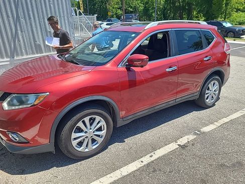 Used 2016 Nissan Rogue SV w/ SV Premium Package FWD image 2