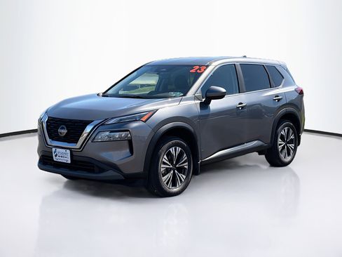 Used 2023 Nissan Rogue SV image 4