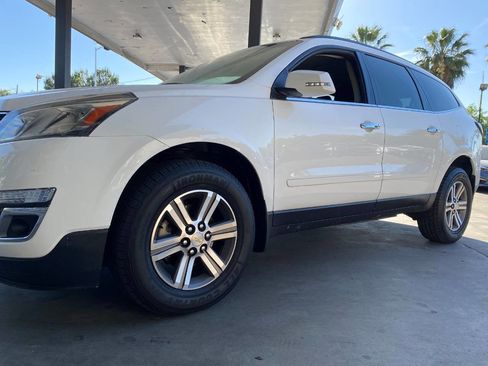 Used 2017 Chevrolet Traverse LT FWD image 11