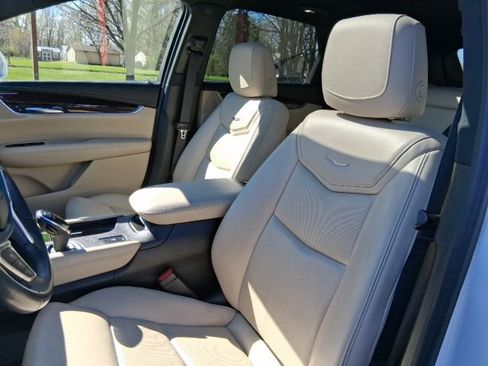 Used 2018 Cadillac XT5 Luxury w/ Driver Awareness Package image 12