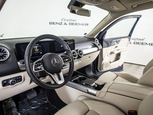 Used 2022 Mercedes-Benz GLB 250 w/ Premium Package Lite image 17