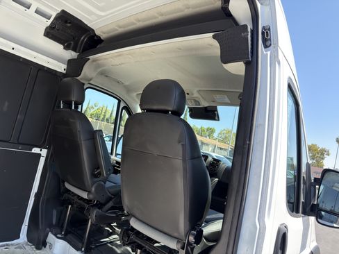 Used 2025 RAM ProMaster 2500 w/ Convenience Group FWD image 13