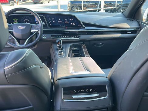 Used 2023 Cadillac Escalade ESV Sport AWD/4WD image 19