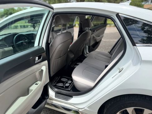Used 2017 Hyundai Sonata Sport FWD image 4