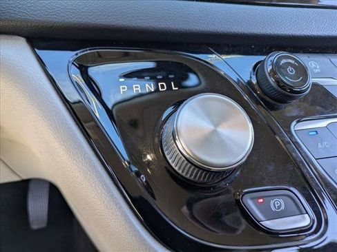 Used 2022 Chrysler Voyager LX image 12