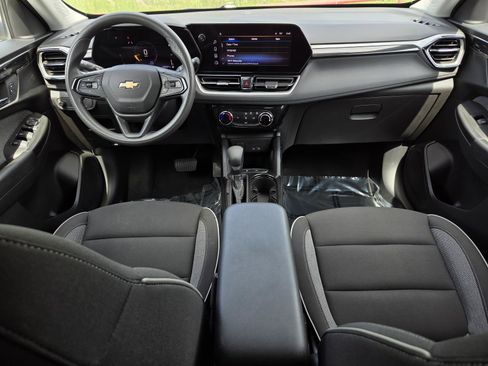 Used 2025 Chevrolet TrailBlazer LT FWD image 18
