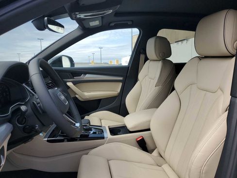 Certified 2025 Audi Q5 2.0T Premium w/ Convenience Plus Package image 12