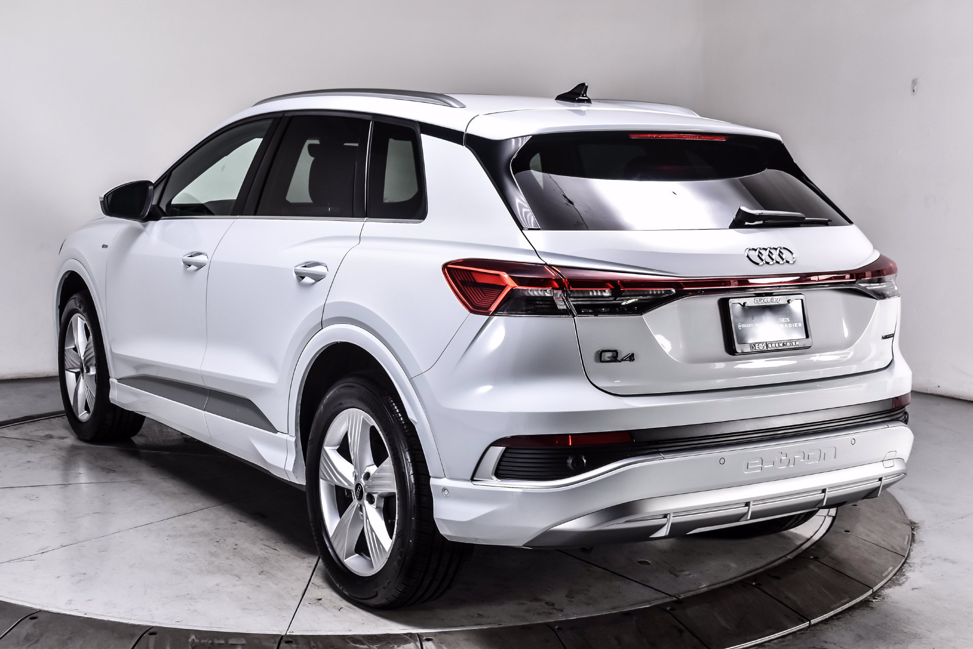 Used 2024 Audi Q4 e-tron Premium Plus AWD/4WD image 7
