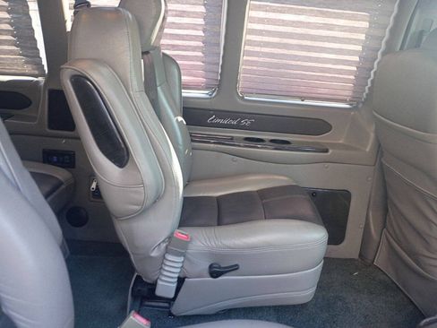 Used 2017 Chevrolet Express 2500 RWD image 18