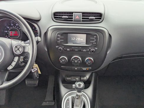Used 2016 Kia Soul + image 14