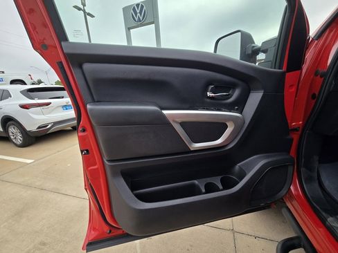 Used 2024 Nissan Titan SV w/ SV Convenience Package image 11