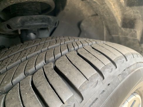 Used 2025 Volvo XC40 B5 Plus image 12