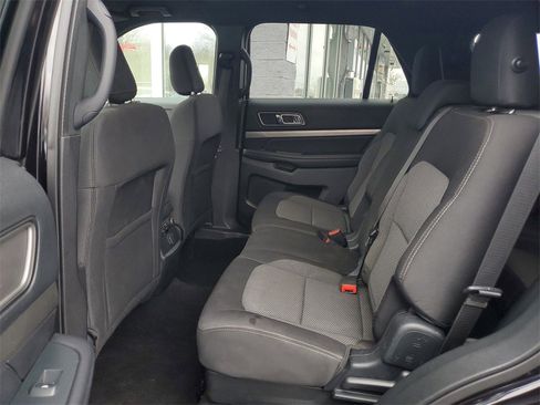 Used 2019 Ford Explorer XLT image 23