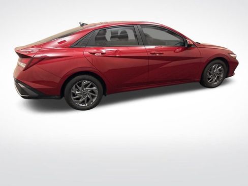 Used 2024 Hyundai Elantra SEL FWD image 4