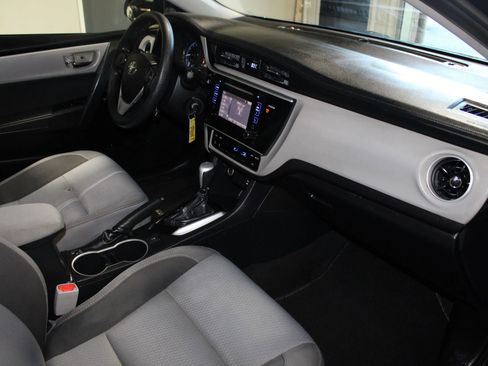 Used 2017 Toyota Corolla SE FWD image 24