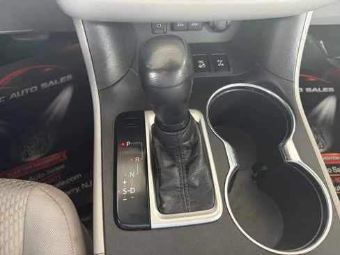 Used 2018 Toyota Highlander LE AWD/4WD image 26