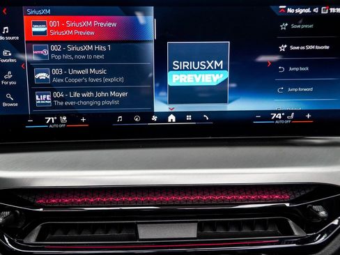 Used 2025 BMW M440i Convertible w/ Premium Package image 26