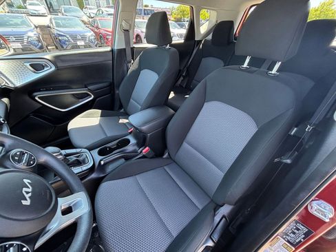 Used 2025 Kia Soul LX w/ LX Technology Package FWD image 34