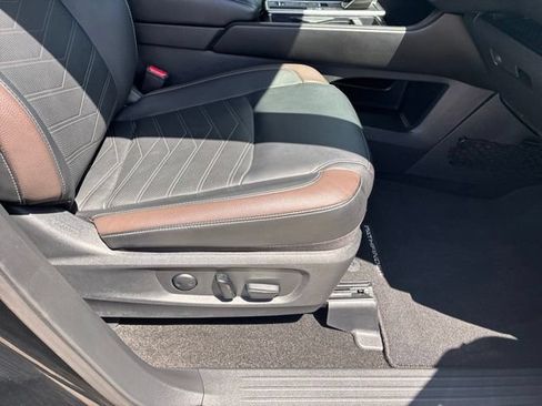Used 2024 Nissan Pathfinder Platinum FWD image 11
