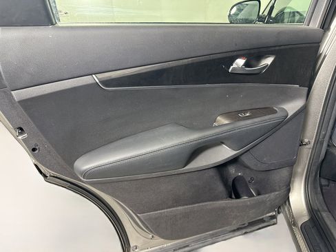 Used 2018 Kia Sorento LX image 25