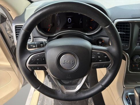 Used 2019 Jeep Grand Cherokee Laredo RWD image 27