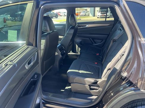 Used 2025 Volkswagen Atlas Cross Sport SE AWD/4WD image 23