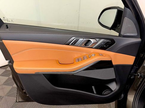 Certified 2024 BMW X7 xDrive40i w/ M Sport Package image 11