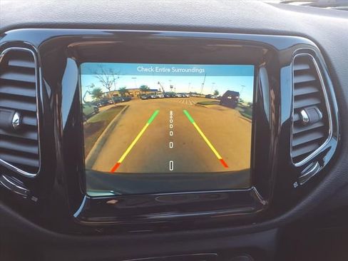 Used 2018 Jeep Compass Limited w/ Navigation Group image 19