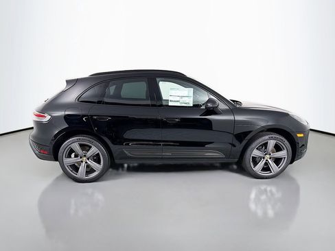 Certified 2026 Porsche Macan AWD/4WD image 8