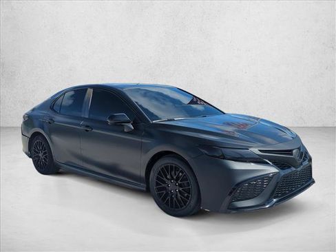 Used 2022 Toyota Camry SE w/ Convenience Package FWD image 3