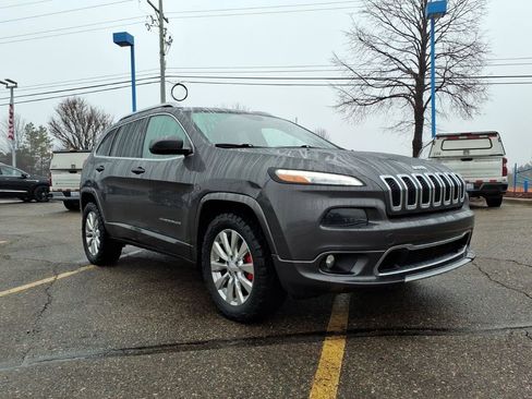 Used 2018 Jeep Cherokee Overland image 3