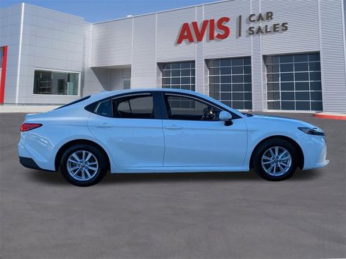Used 2025 Toyota Camry LE image 5
