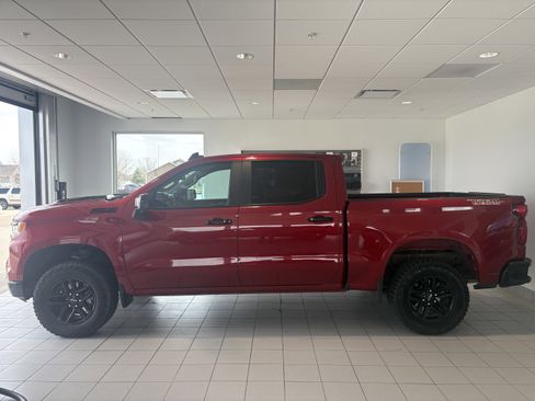 Used 2024 Chevrolet Silverado 1500 LT Trail Boss w/ Convenience Package II AWD/4WD image 2