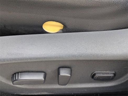 Used 2018 Nissan Rogue SL w/ Premium Package image 19