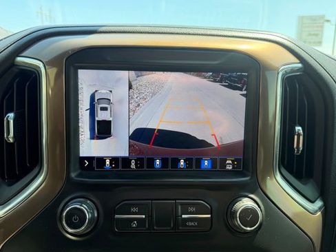 Used 2020 Chevrolet Silverado 1500 High Country w/ Technology Package AWD/4WD image 19