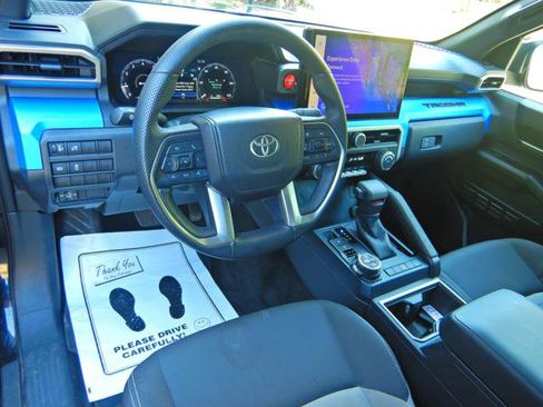 Used 2025 Toyota Tacoma TRD Off-Road AWD/4WD image 10