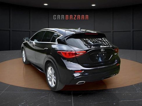 Used 2017 INFINITI QX30 image 7