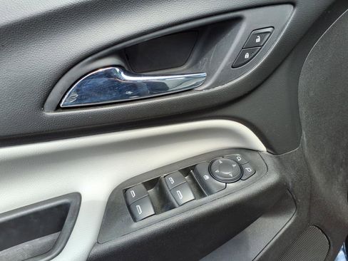 Used 2018 Chevrolet Equinox LS image 12