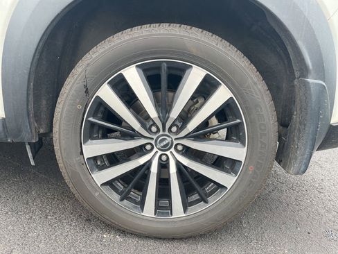 Used 2024 Nissan Pathfinder Platinum AWD/4WD image 10