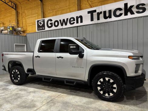 Used 2020 Chevrolet Silverado 2500 Custom w/ Custom Value Package AWD/4WD image 3